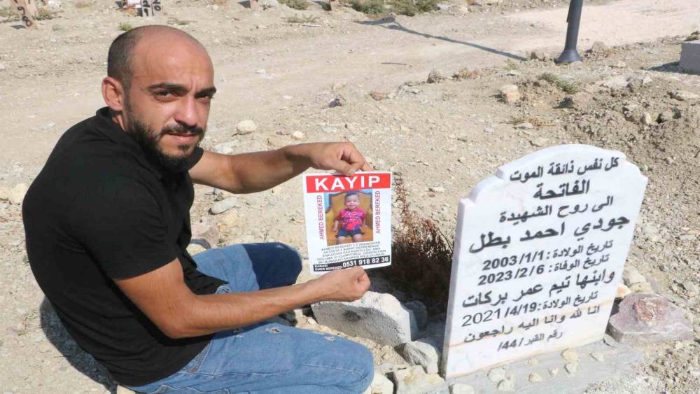 EŞİNİ VE OĞLUNU AYNI MEZARA DEFNEDEN ADAM, AKRABALARININ "GÖRDÜK" DEDİĞİ OĞLUNU ARIYOR