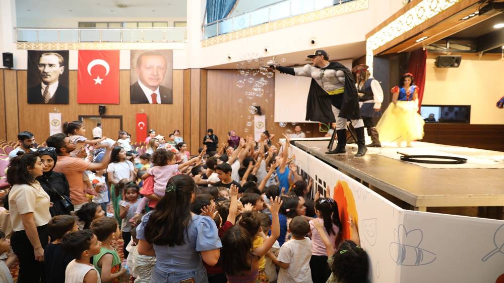 YÜREĞİR’DE ÇOCUK ŞENLİĞİNE BÜYÜK İLGİ