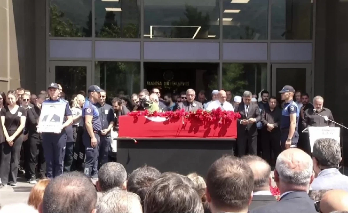 FERDİ ZEYREK'E VEDA! ÖZGÜR ÖZEL GÖZYAŞLARINA BOĞULDU