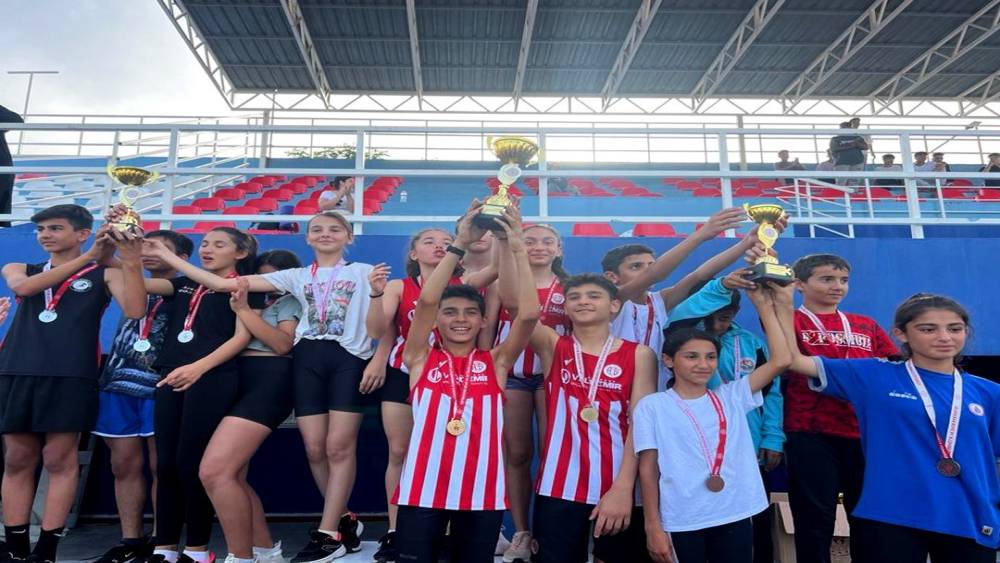 KIRMIZI BEYAZLI ATLETLERDEN BÜYÜK BAŞARI