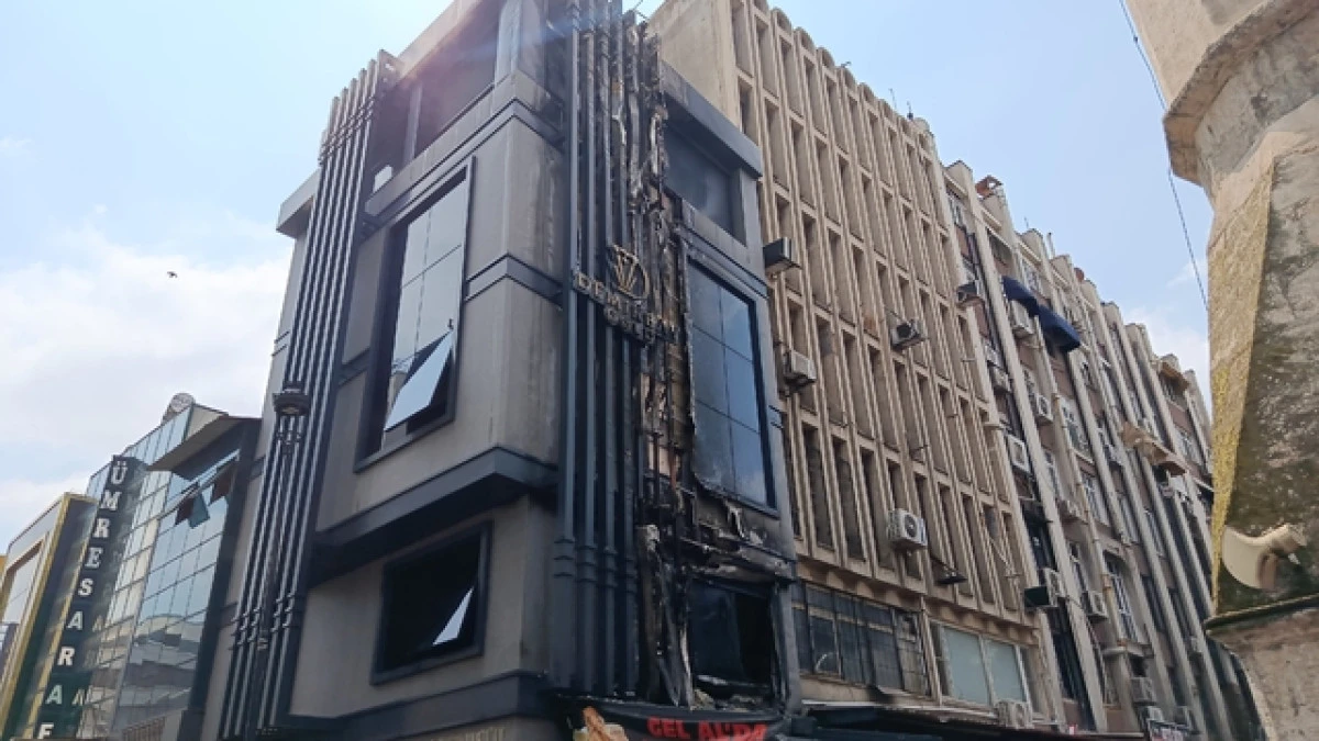 Adana'da Kuyumcu Dükkanında Yangın Çıktı