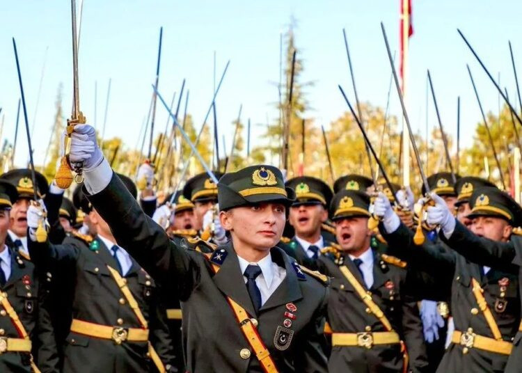 KILIÇLI YEMİN TÖRENİ SONRASI BÖLÜK KOMUTANI TSK'DAN İSTİFA ETTİ