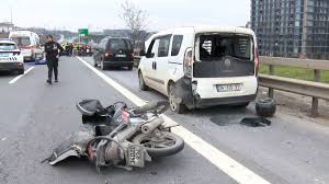 MOTOKURYEYİ ARACIYLA KOVALAYIP ÇARPTI