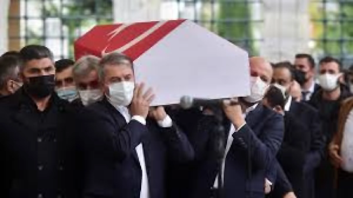 BAKAN BAYRAKTAR TEYZESİNİ SON YOLCULUĞUNA UĞURLADI