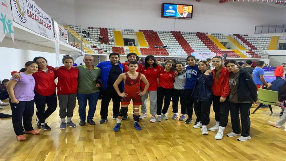 KEPEZLİ GÜREŞÇİ TÜRKİYE ŞAMPİYONU