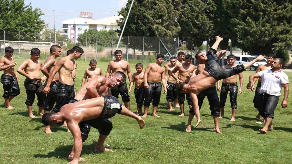 Geleceğin başpehlivanları Döşemealtı’nda yetişiyor
