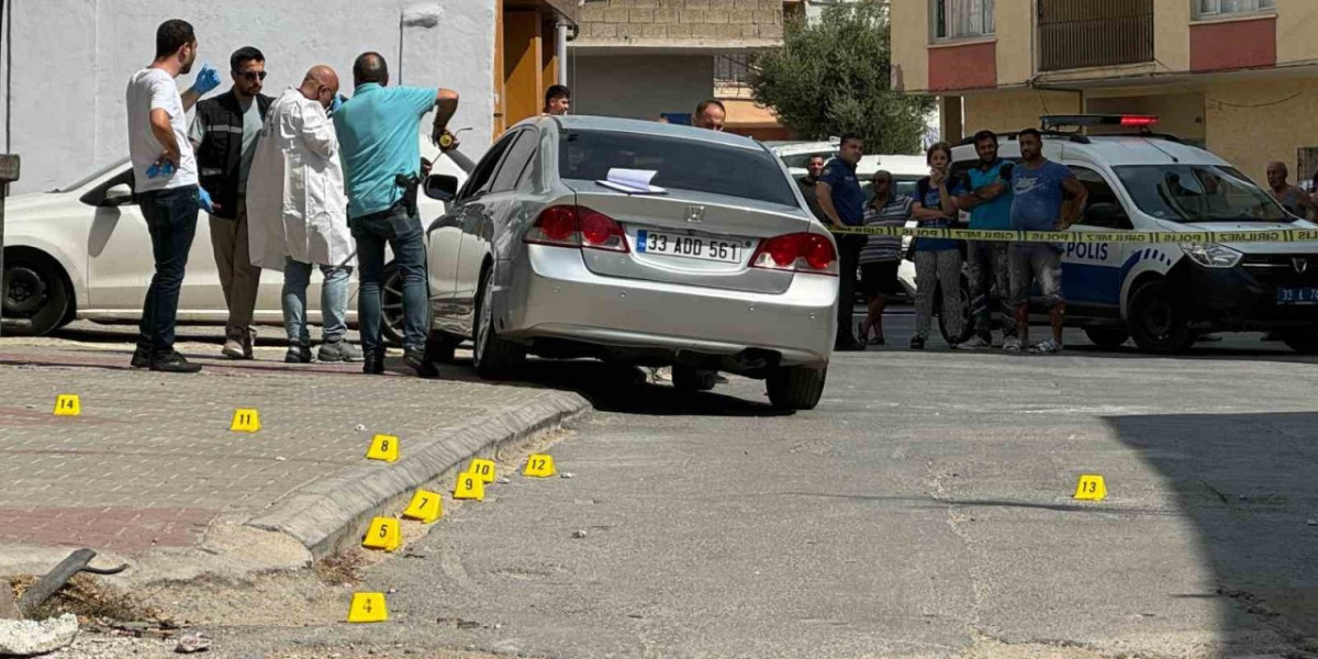 MERSİN'DE OTOMOBİLE SİLAHLI SALDIRI: AĞABEY ÖLDÜ, KARDEŞİ AĞIR YARALI