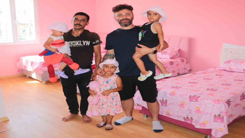 ANNELERİNİN TERK ETTİĞİ 3 ÇOCUK VE BABAYA PEMBE BOYALI EV KİRALANDI
