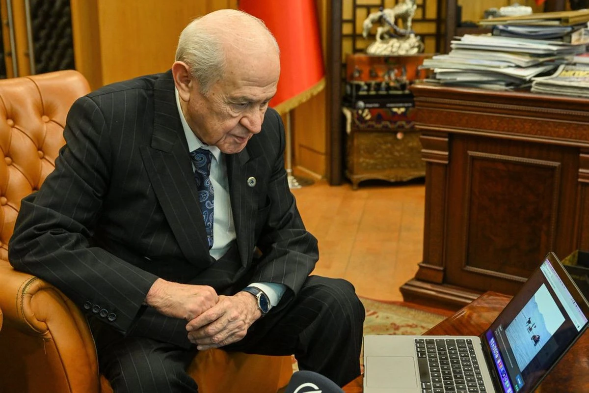 BAHÇELİ'NİN YENİ FAVORİSİ:KAÇIRMADAN İZLİYORUM