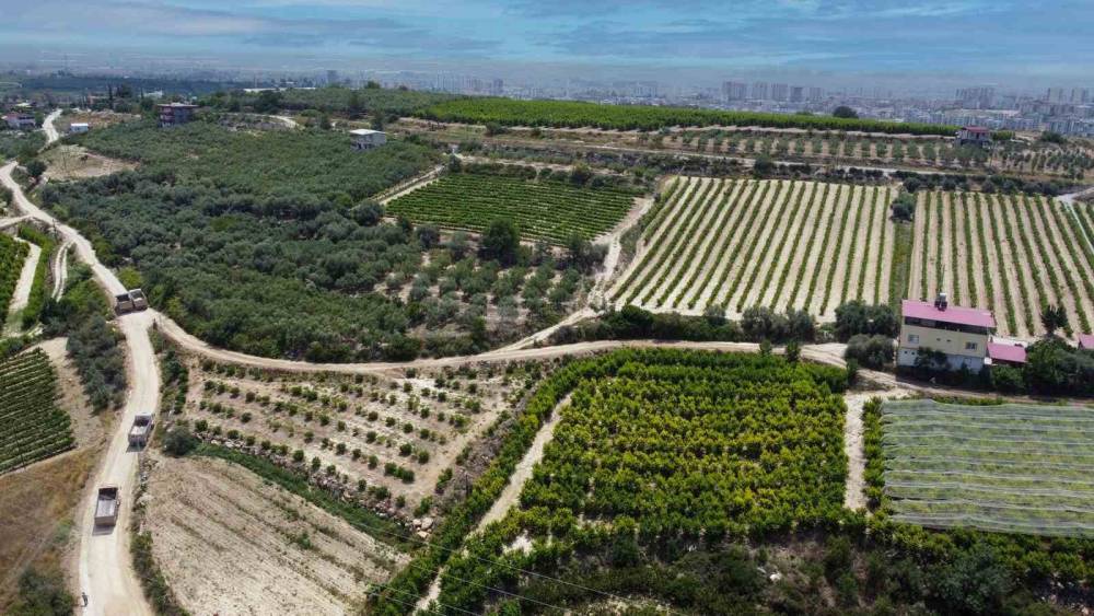 TARSUS’TA SEL SONRASI BOZULAN YOLLAR ONARILIYOR