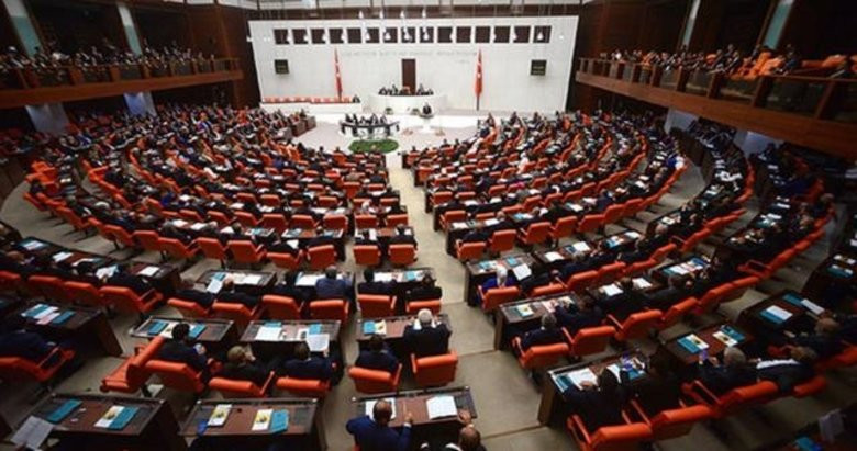 AK PARTİ VE CHP'NİN TRANSFERLERİ SONRASI MECLİS'TE SANDALYE DAĞILIMI DEĞİŞTİ