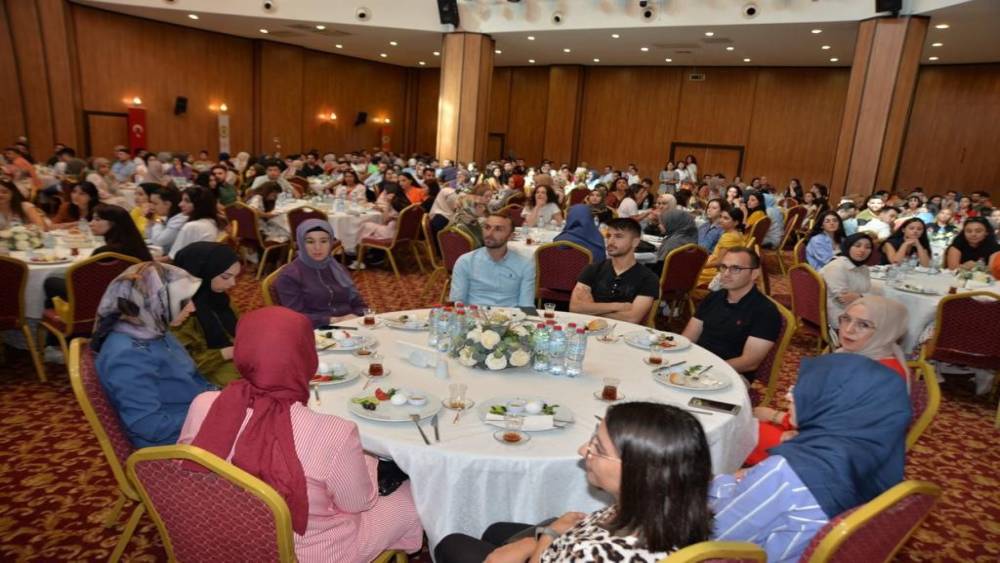 YÜREĞİR’E 400 ÖĞRETMEN ATANDI