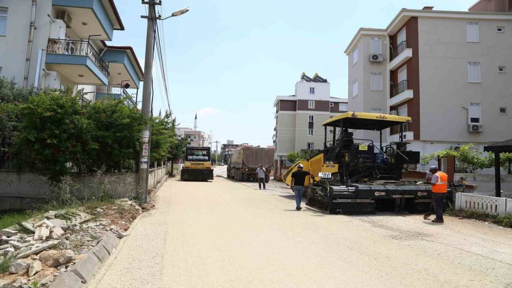 DÖŞEMEALTI’NDA ALTYAPILARI TAMAMLANAN CADDE VE SOKAKLARA SICAK ASFALT