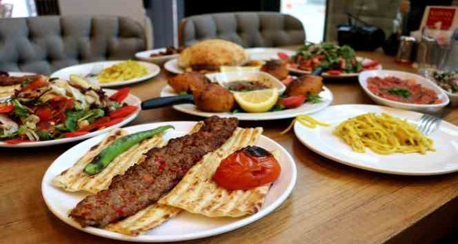ADANA'DA YÖRESEL ÜRÜNLER KEBAPÇILARIN MENÜSÜNE GİRDİ