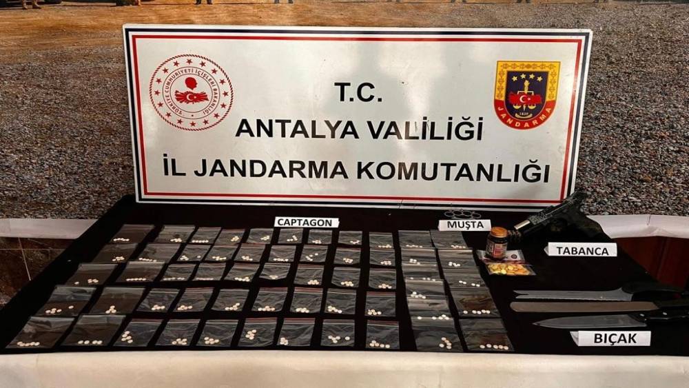 Antalya’da uyuşturucu operasyonu: 2 gözaltı