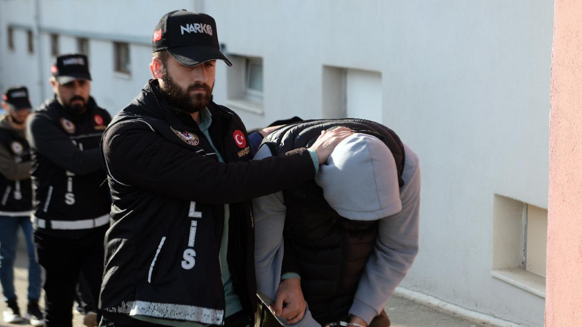 ADANA'DA 'TORBACI' DIYE TABIR EDILEN 44 UYUŞTURUCU TACIRI TUTUKLANDI