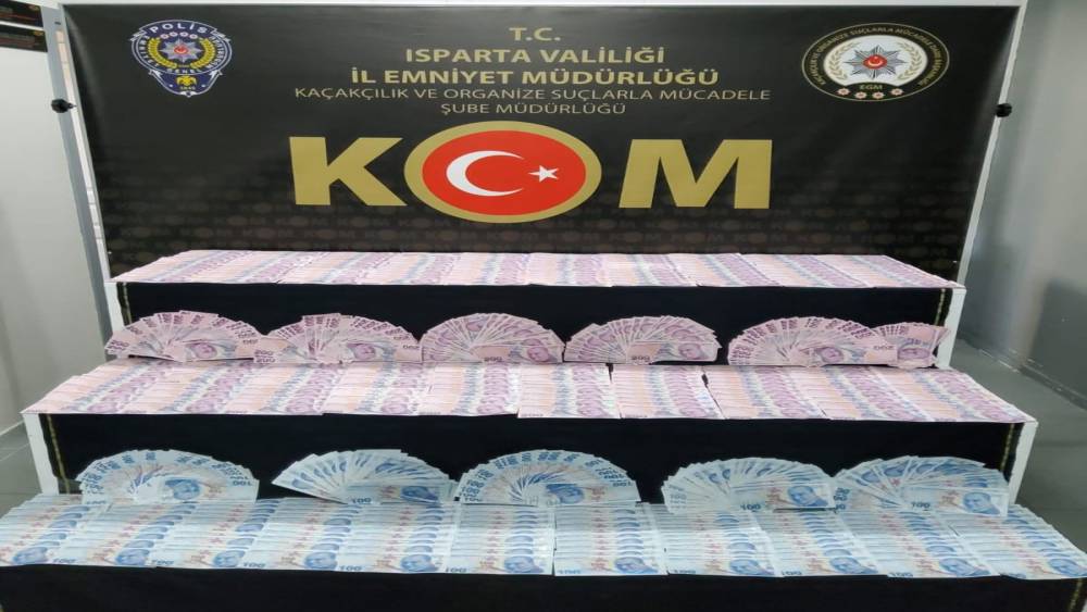 Isparta’da 142 bin TL sahte para ele geçirildi