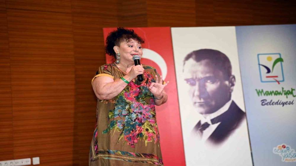 OYUNCU PARLA ŞENOL, GENÇ TİYATROCULARLA BİR ARAYA GELDİ