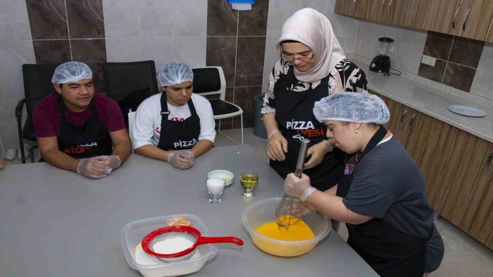 ENGELSİZ MUTFAK ATÖLYESİNDE ÖZEL BİREYLER HÜNERLERİNİ SERGİLEDİ
