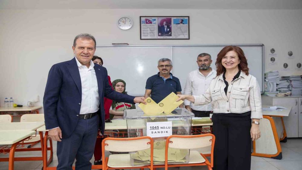 MERSİN’DE BELEDİYE BAŞKANLARI OYLARINI KULLANDI