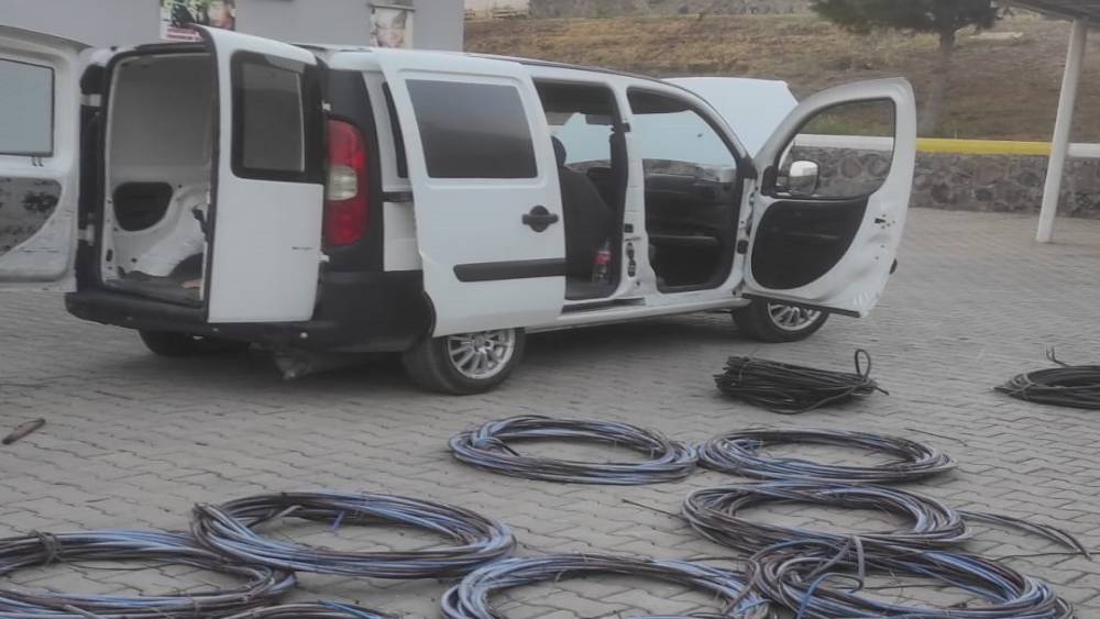 OSMANİYE’DE KABLO HIRSIZLARI YAKALANDI