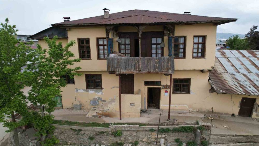 TESCİLLİ ASIRLIK KONAK DA DEPREMDE ZARAR GÖRDÜ