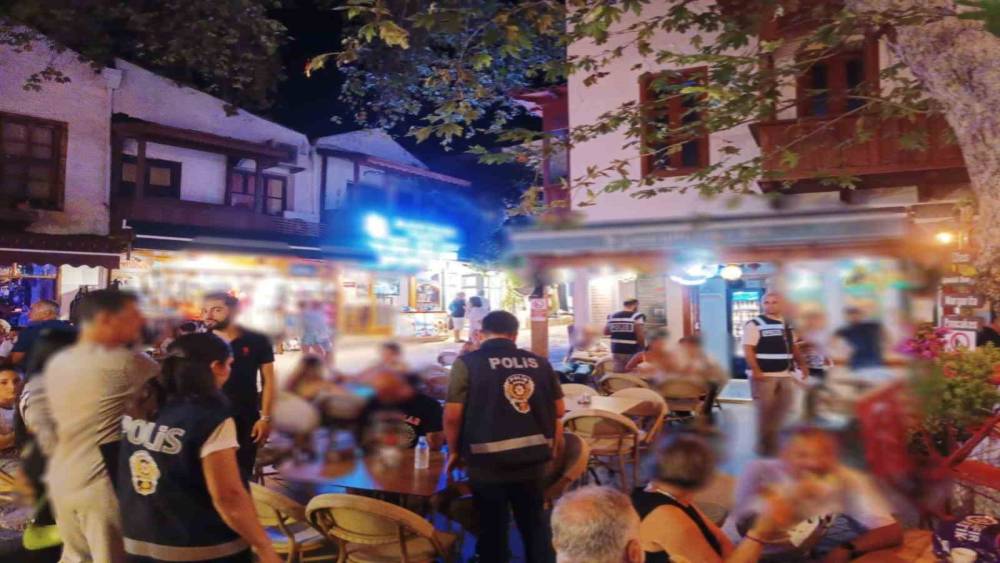 Antalya’da 101 ekip, 423 polisle ‘Huzur Antalya-12’ uygulaması