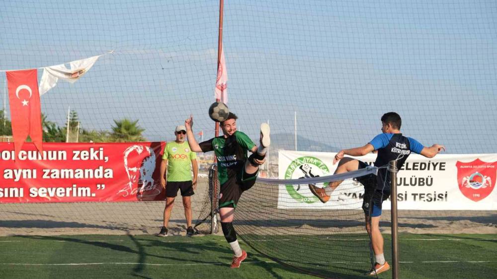 3’ÜNCÜ GELENEKSEL ALANYA BELEDİYESİ AYAK TENİSİ 100. YIL TÜRKİYE KUPASI YAPILDI