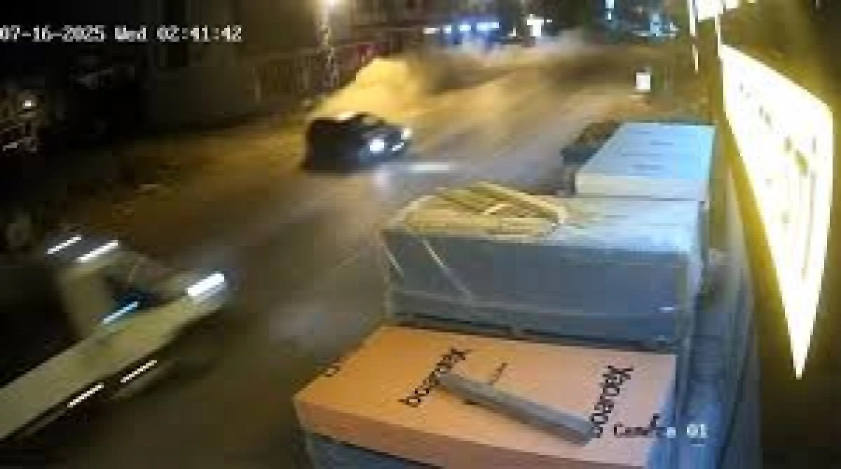 Hatay'da Kafa Kafa Çarpışan Araçta 3 Yaralı