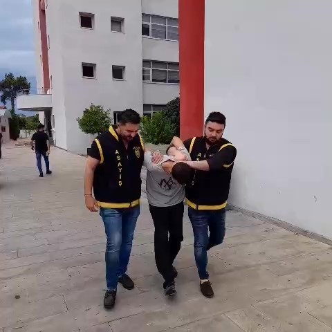 YOLDA YÜRÜYEN KADIN KAPKAÇA UĞRADI...