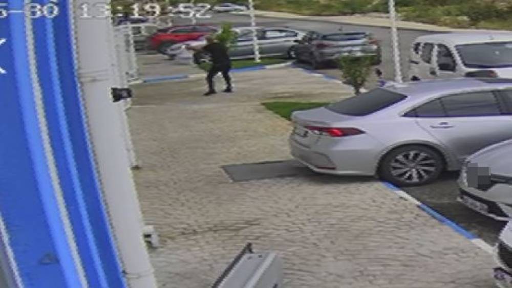 UZATMALI ŞARJÖRLE BALIK PAZARINDA DEHŞETİ YAŞATTI: 2 YARALI