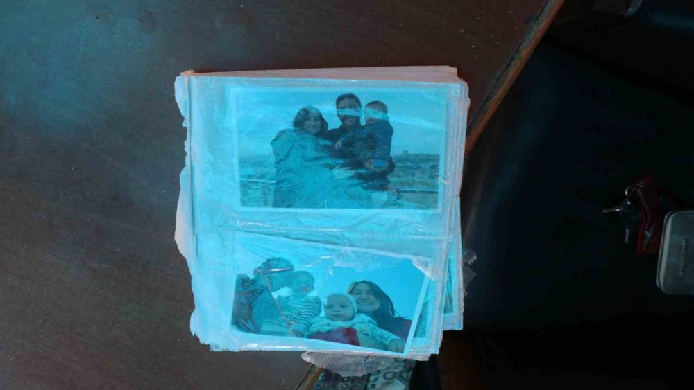 KIZININ HATIRALARINI ARARKEN, ARKADAŞININ FOTOĞRAFLARINI BULDU