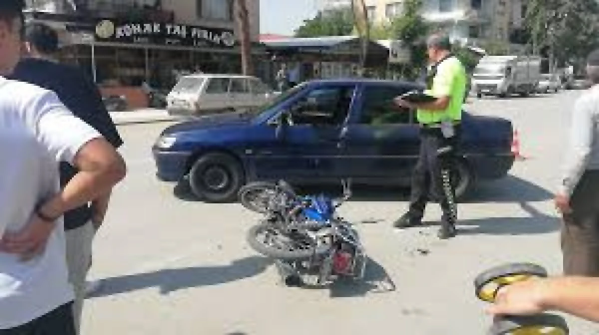 Burdur'da Motosiklet ve Otomobil Çarpıştı: 2 Yaralı