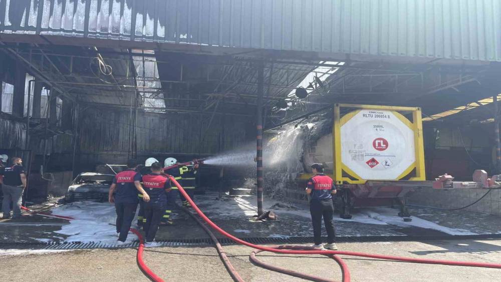 OSMANİYE’DE TANKER PATLAMASI SONRASI ÇIKAN YANGIN TAMAMEN SÖNDÜRÜLDÜ