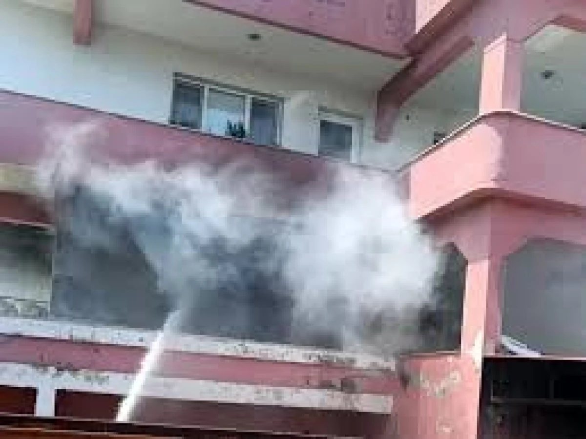 Hatay'da Apartman Dairesinde Yangın Çıktı