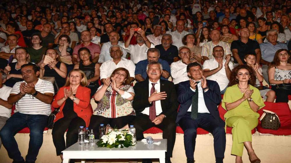 BÜYÜK OZAN AŞIK VEYSEL’E İTHAF EDİLEN 2. BAĞLAMA GÜNLERİ, ARİF SAĞ KONSERİYLE SONA ERDİ