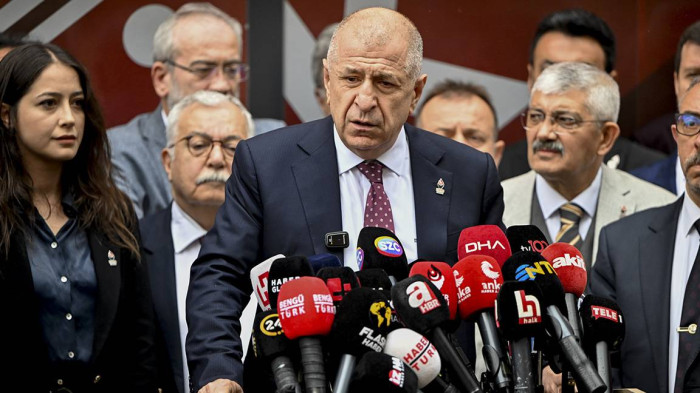 ÜMİT ÖZDAĞ'DAN SİNAN OĞAN'A FLAŞ GÖNDERME: BİZ CEHENNEMİN KAPILARINI KAPATMAYA HALA ÇALIŞIYORUZ