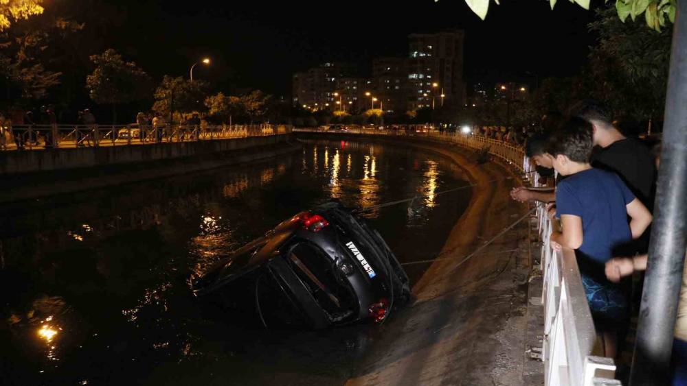 ADANA’DA OTOMOBİL SULAMA KANALINA DÜŞTÜ: 1 ÖLÜ, 1 YARALI