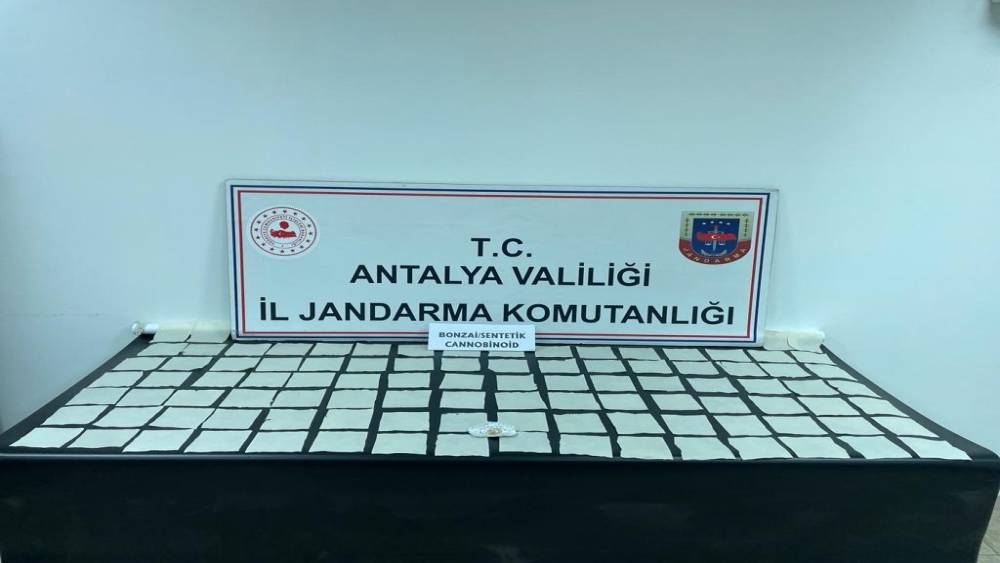 Antalya’da jandarma tarafından 100 bin kullanımlık uyuşturucu hap ele geçirildi