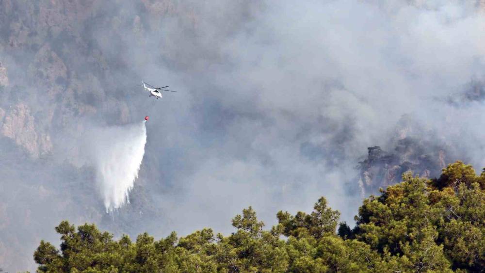 KEMER’DE ORMAN YANGINI 35’İNCİ SAATİNDE DEVAM EDİYOR