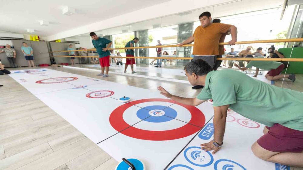 MERSİN’DE ÖZEL BİREYLER İÇİN ’FLOOR CURLİNG’ KURSU AÇILDI