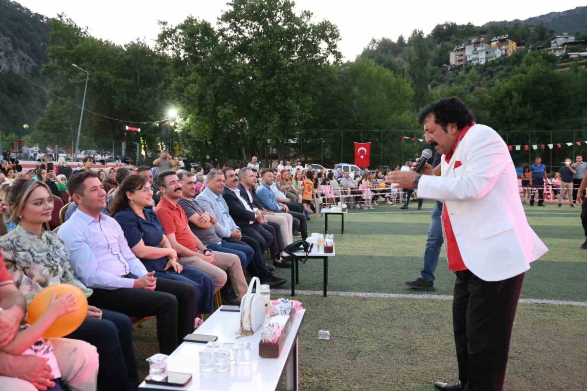 FEKE LİSESİ MEZUNLARI YARIM ASIR SONRA İLK KEZ BULUŞTU