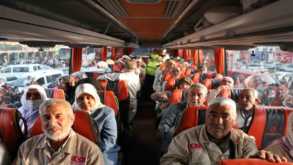DEPREM BÖLGESİNDEN İLK HAC KAFİLESİ UĞURLANDI