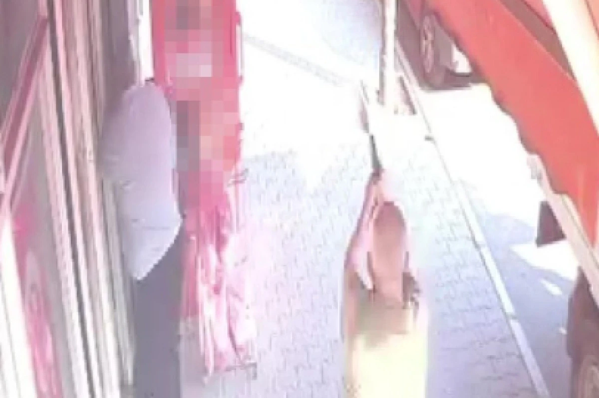 Adana'da Saldırgan Sokak Ortasında İki Kişiyi Kovaladı