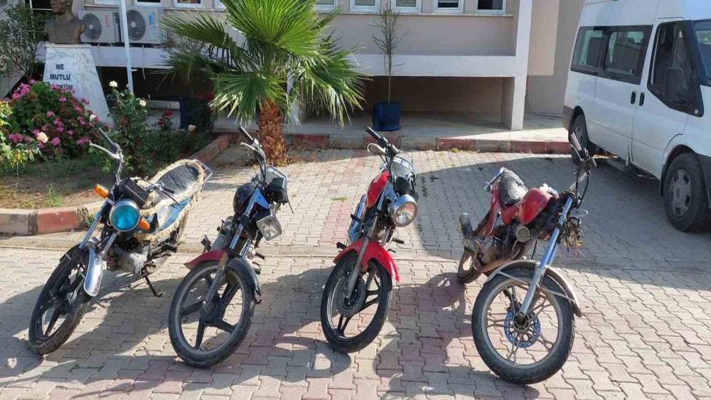 JANDARMA 7 ŞAHSI YAKALADI, SİLAH VE ŞASELERİ SİLİNMİŞ MOTOSİKLETLER ELE GEÇİRİLDİ