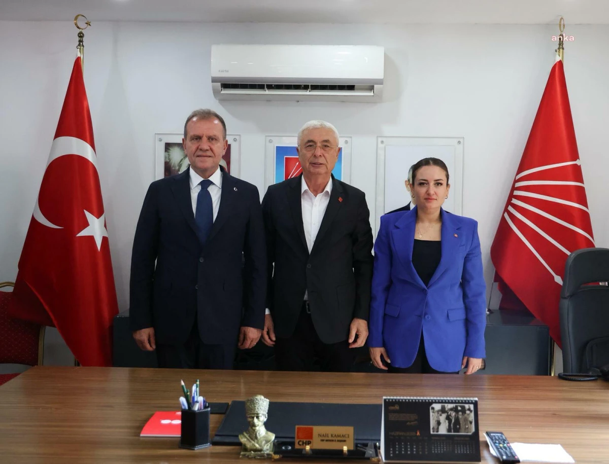 Türkiye Belediyeler Birliği (TBB) Başkan Vekili ve Mersin Büyükşehir Belediye Başkanı Vahap Seçer, CHP Antalya İl Başkanlığı’nı ziyaret etti.
