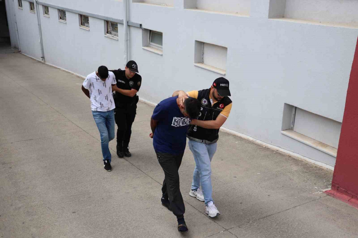 EVLERİNDE UYUŞTURUCU ELE GEÇİRİLDİ ŞÜPHELİLER, “İLGİMİZ YOK” SAVUNMASI YAPTI