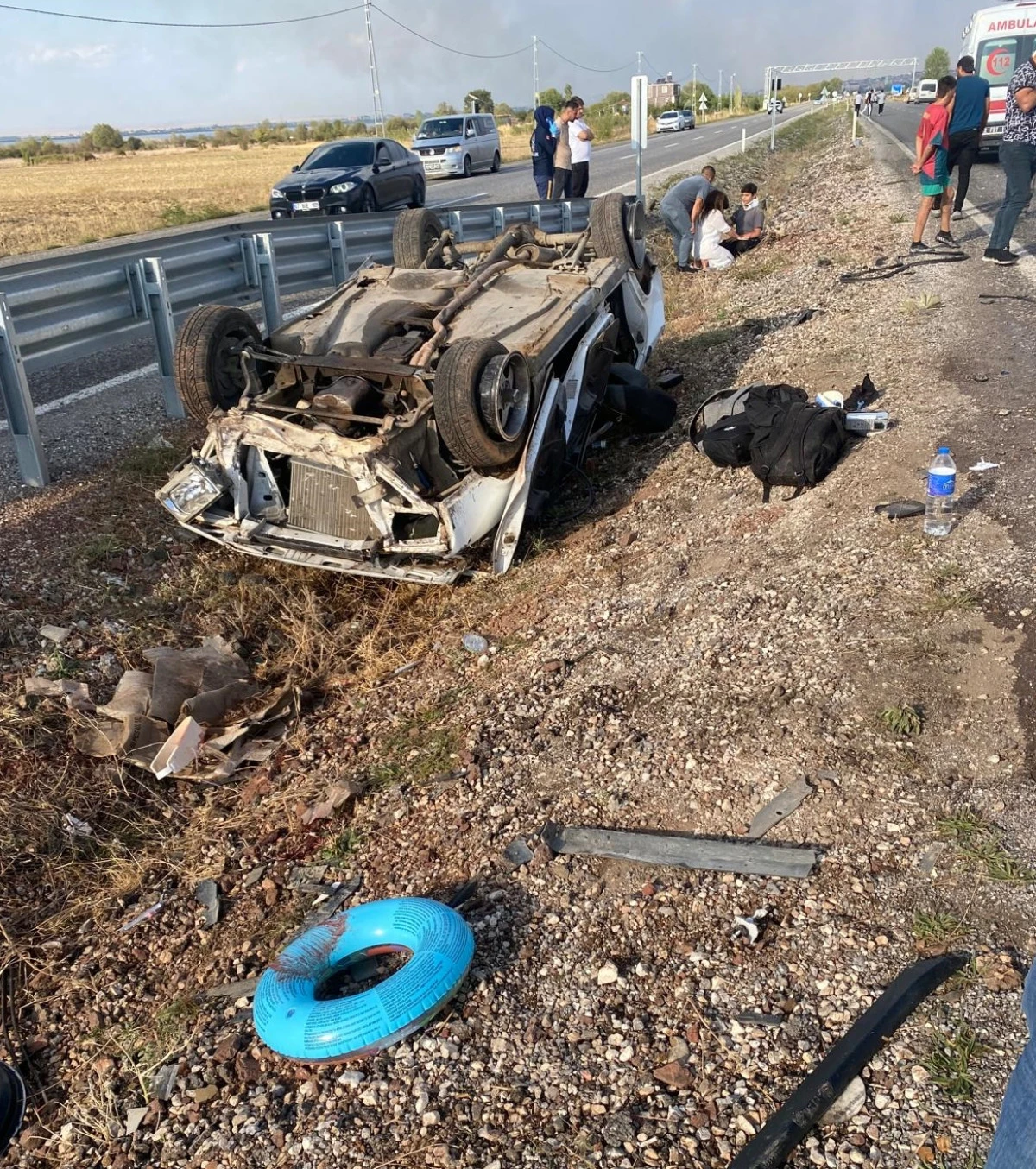 BEYŞEHİR'DE KONTRLDEN ÇIKAN OTOMOBİL DEVRİLDİ, SÜRÜCÜ YARALANDI
