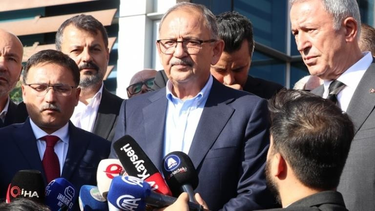 BAKANLIKTAN İSTİFA EDEN MEHMET ÖZHASEKİ AKTİF SİYASETİ BIRAKTI