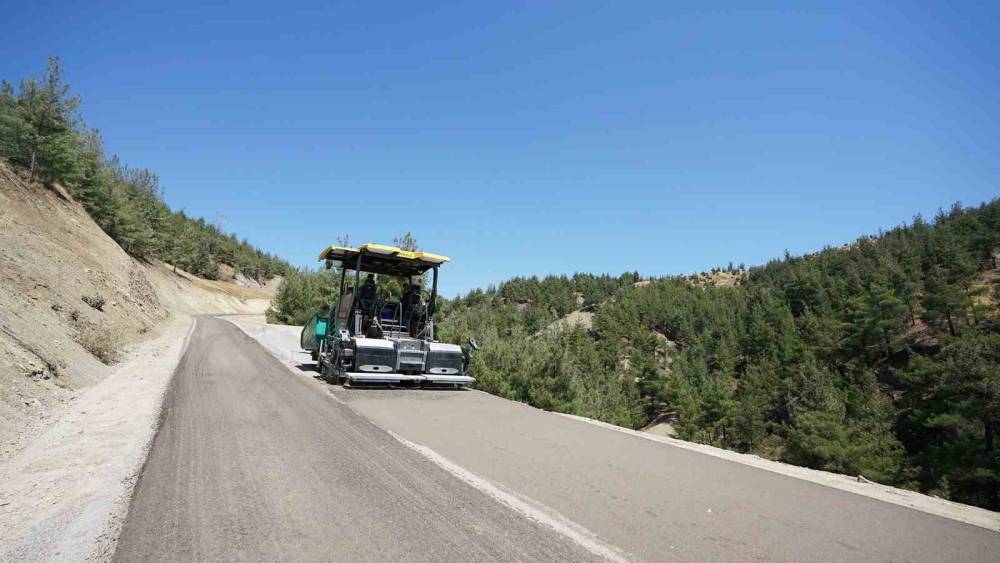 ALİ KAYASI’NA ULAŞIM SAĞLAYAN YOL ASFALTLANIYOR